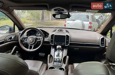 Позашляховик / Кросовер Porsche Cayenne 2016 в 