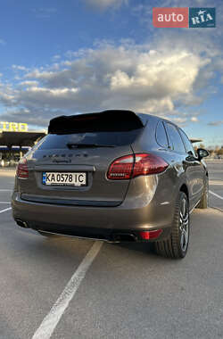 Позашляховик / Кросовер Porsche Cayenne 2011 в 