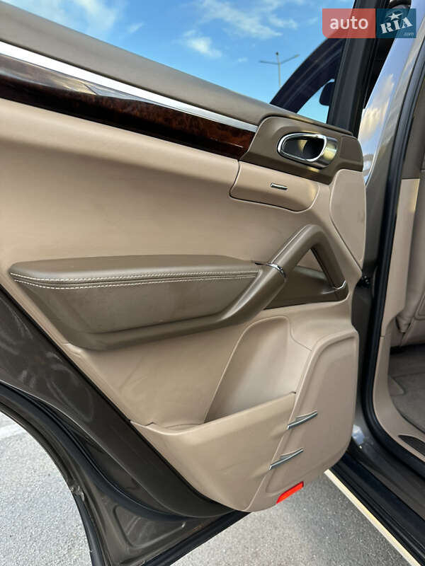 Внедорожник / Кроссовер Porsche Cayenne 2011 в Запорожье фото 41 Внедорожник / Кроссовер Porsche Cayenne 2011 в Запорожье