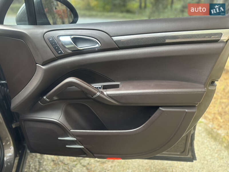 Внедорожник / Кроссовер Porsche Cayenne 2011 в Киеве фото 14 Внедорожник / Кроссовер Porsche Cayenne 2011 в Киеве