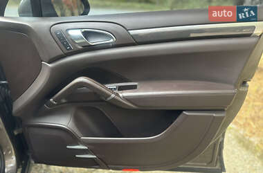 Позашляховик / Кросовер Porsche Cayenne 2011 в 