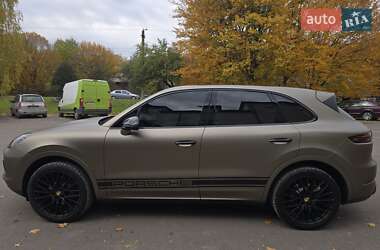 Внедорожник / Кроссовер Porsche Cayenne 2018 в 