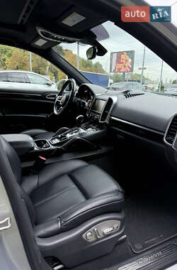 Позашляховик / Кросовер Porsche Cayenne 2015 в Києві