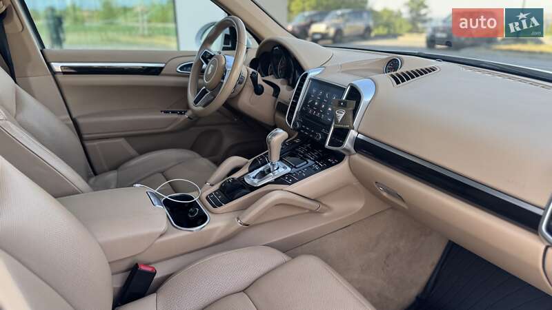 Позашляховик / Кросовер Porsche Cayenne 2016 в Дніпрі