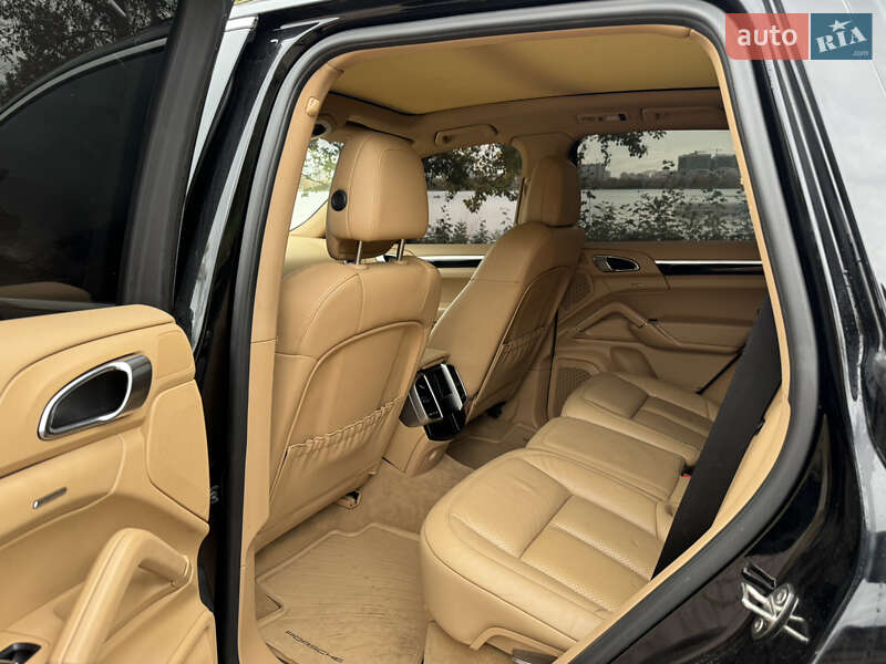 Внедорожник / Кроссовер Porsche Cayenne 2016 в Киеве