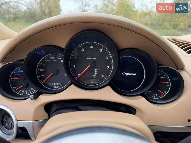 Внедорожник / Кроссовер Porsche Cayenne 2016 в Киеве