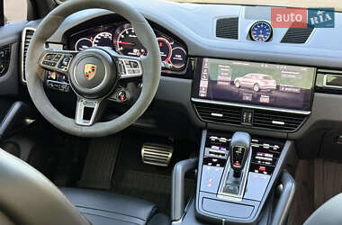 Внедорожник / Кроссовер Porsche Cayenne 2018 в 
