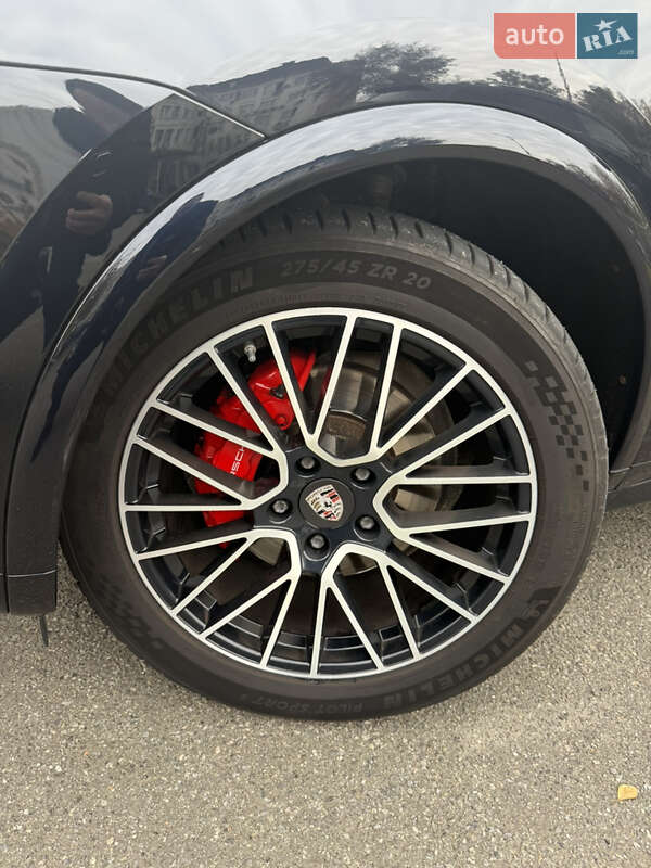 Внедорожник / Кроссовер Porsche Cayenne 2016 в Киеве