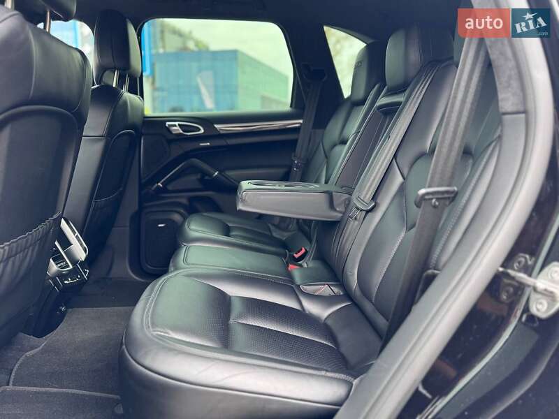 Внедорожник / Кроссовер Porsche Cayenne 2017 в Киеве