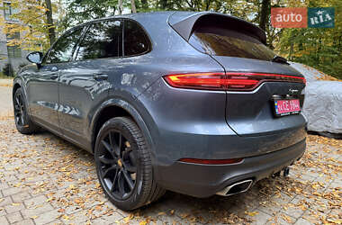 Внедорожник / Кроссовер Porsche Cayenne 2018 в 