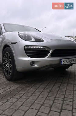 Позашляховик / Кросовер Porsche Cayenne 2012 в  фото 4 Позашляховик / Кросовер Porsche Cayenne 2012 в