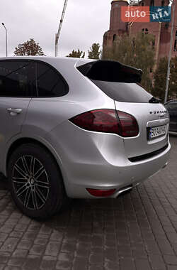 Позашляховик / Кросовер Porsche Cayenne 2012 в  фото 28 Позашляховик / Кросовер Porsche Cayenne 2012 в