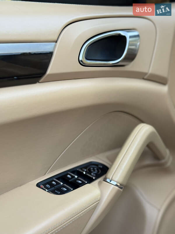 Внедорожник / Кроссовер Porsche Cayenne 2012 в Самборе