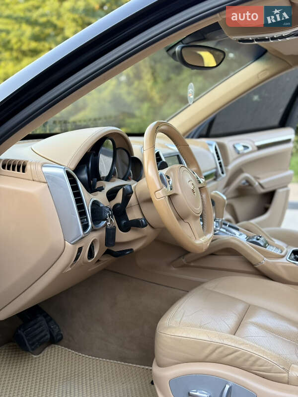 Внедорожник / Кроссовер Porsche Cayenne 2012 в Самборе