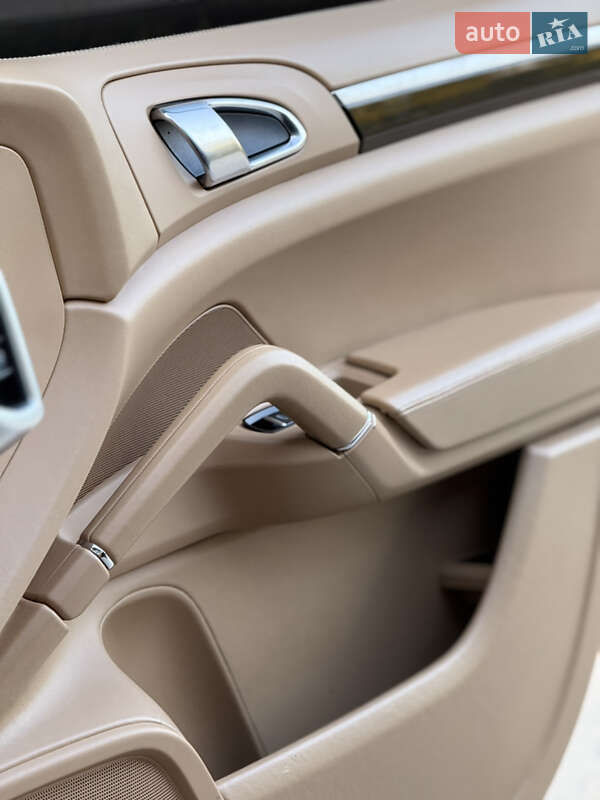 Внедорожник / Кроссовер Porsche Cayenne 2012 в Самборе