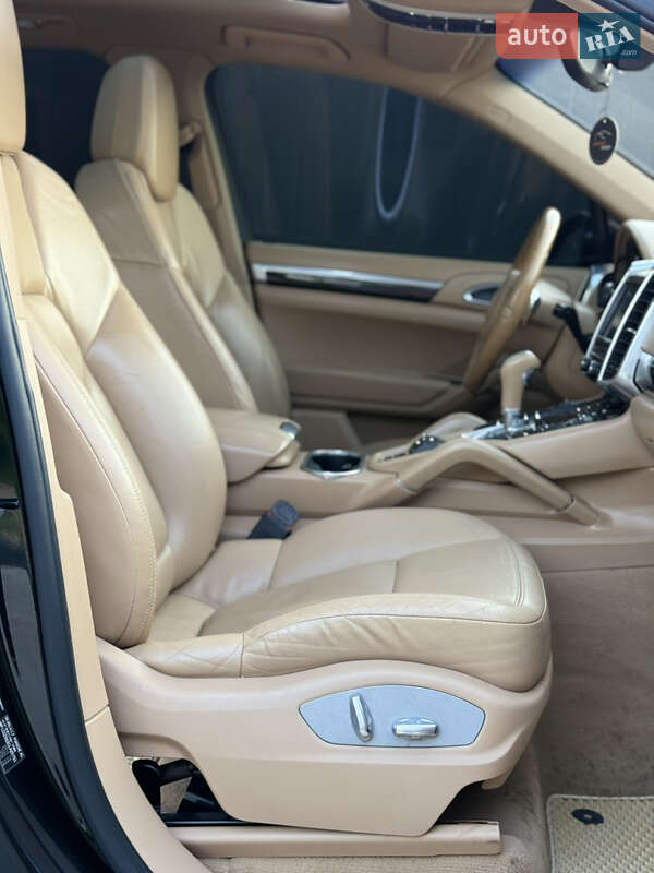 Внедорожник / Кроссовер Porsche Cayenne 2012 в Самборе