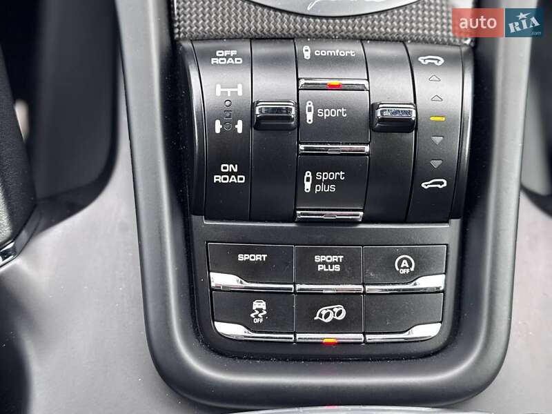 Внедорожник / Кроссовер Porsche Cayenne 2017 в Киеве