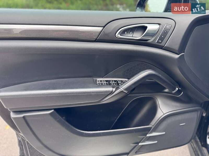 Внедорожник / Кроссовер Porsche Cayenne 2017 в Киеве