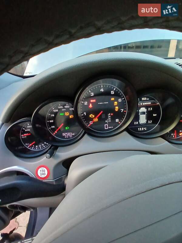 Позашляховик / Кросовер Porsche Cayenne 2011 в Чернівцях