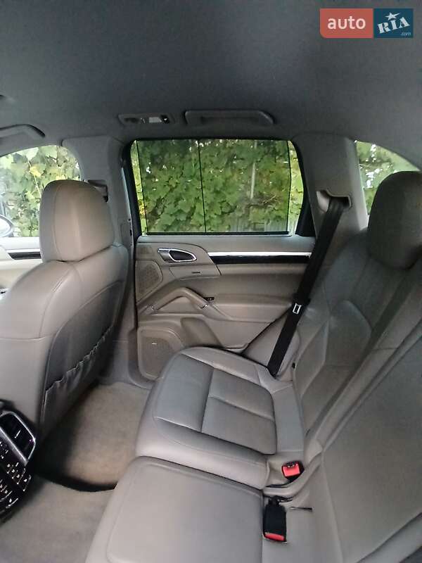 Позашляховик / Кросовер Porsche Cayenne 2011 в Чернівцях