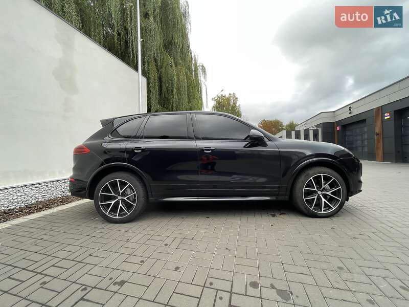 Внедорожник / Кроссовер Porsche Cayenne 2016 в Черкассах