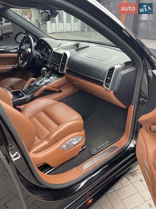 Внедорожник / Кроссовер Porsche Cayenne 2016 в Черкассах