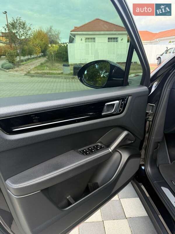 Внедорожник / Кроссовер Porsche Cayenne 2017 в Одессе