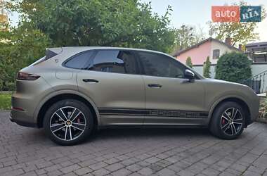 Внедорожник / Кроссовер Porsche Cayenne 2018 в 