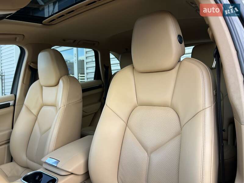 Внедорожник / Кроссовер Porsche Cayenne 2012 в Киеве