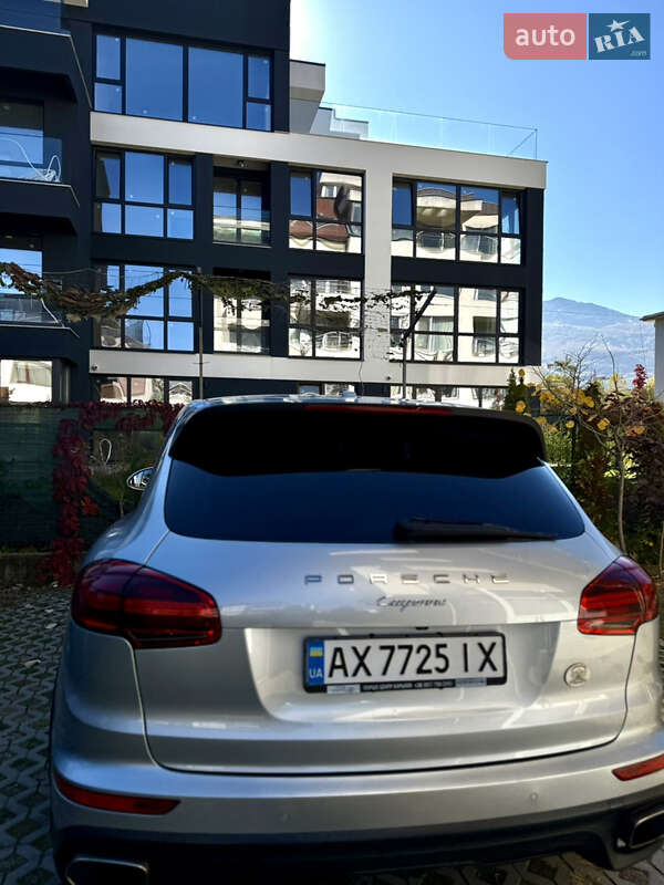 Внедорожник / Кроссовер Porsche Cayenne 2015 в Киеве
