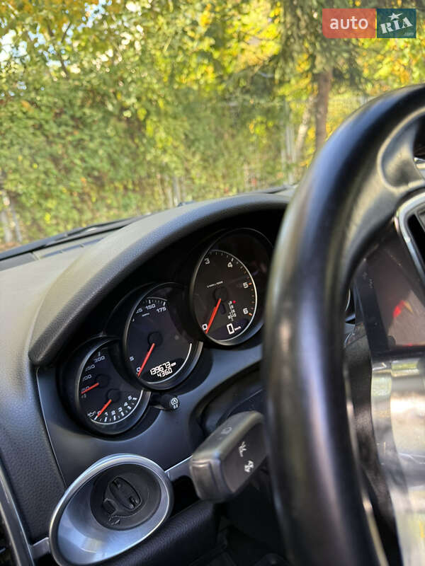 Внедорожник / Кроссовер Porsche Cayenne 2015 в Киеве