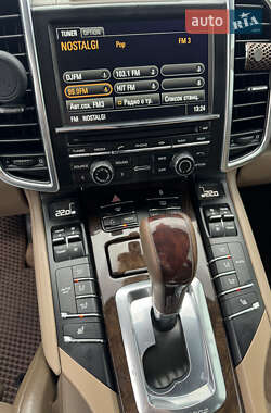 Внедорожник / Кроссовер Porsche Cayenne 2012 в 