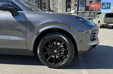 Внедорожник / Кроссовер Porsche Cayenne 2018 в 