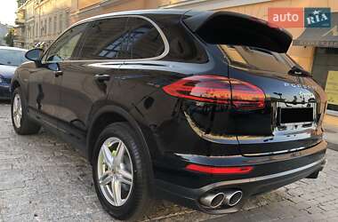 Внедорожник / Кроссовер Porsche Cayenne 2015 в 