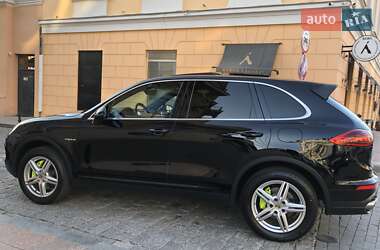 Внедорожник / Кроссовер Porsche Cayenne 2015 в 