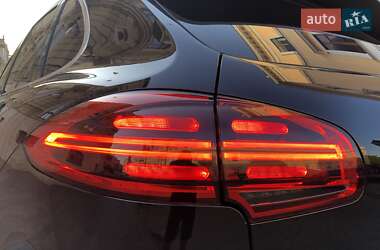 Внедорожник / Кроссовер Porsche Cayenne 2015 в 