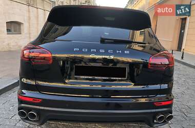 Внедорожник / Кроссовер Porsche Cayenne 2015 в 