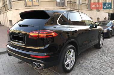 Внедорожник / Кроссовер Porsche Cayenne 2015 в 