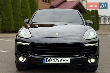 Внедорожник / Кроссовер Porsche Cayenne 2015 в 