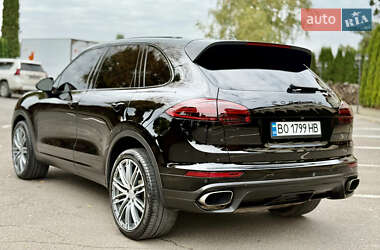 Внедорожник / Кроссовер Porsche Cayenne 2015 в 