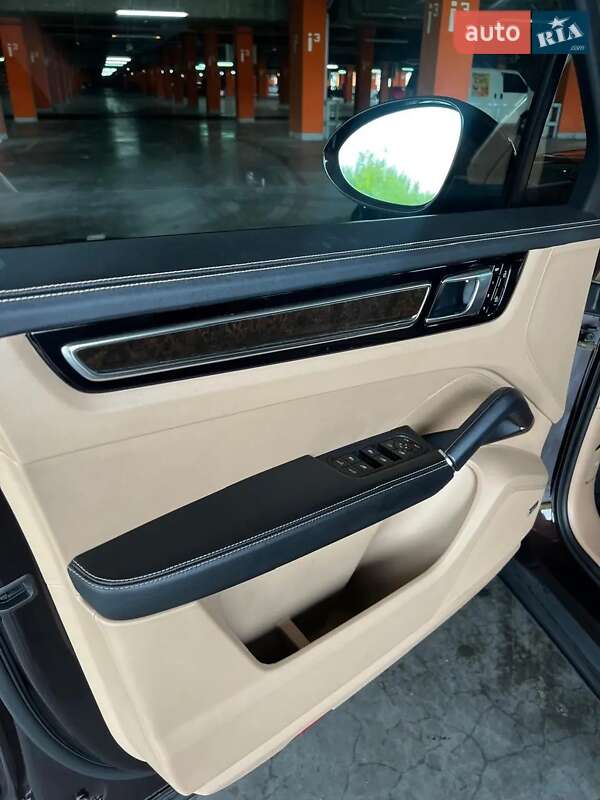 Позашляховик / Кросовер Porsche Cayenne 2018 в Львові