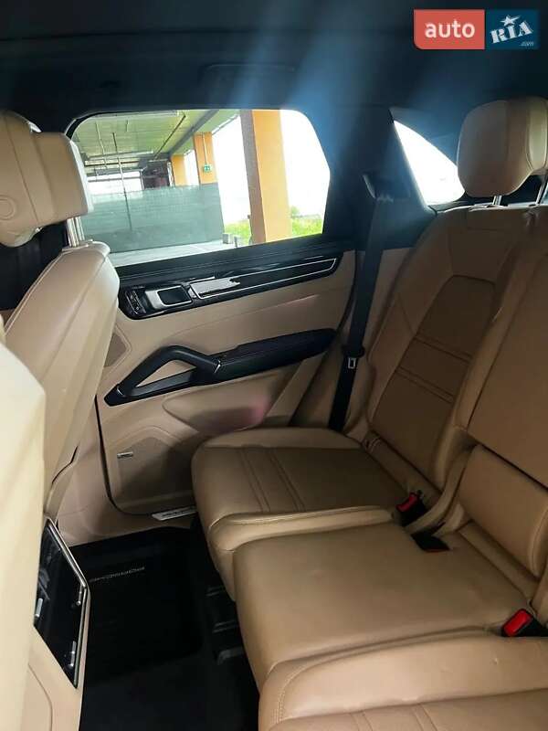 Позашляховик / Кросовер Porsche Cayenne 2018 в Львові