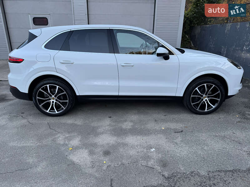 Внедорожник / Кроссовер Porsche Cayenne 2019 в Киеве