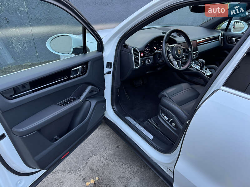 Внедорожник / Кроссовер Porsche Cayenne 2019 в Киеве