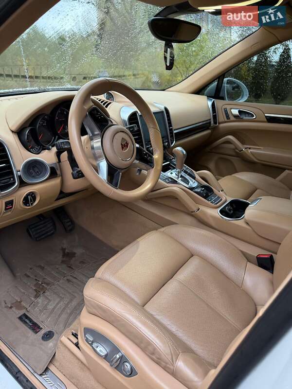 Внедорожник / Кроссовер Porsche Cayenne 2016 в Киеве