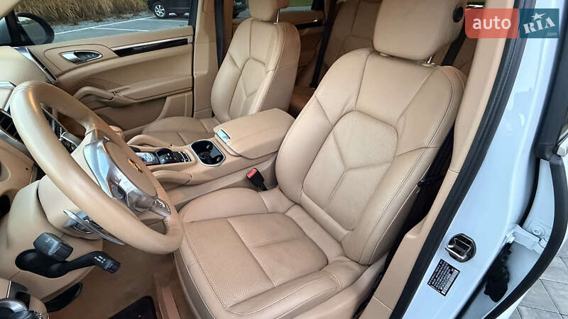 Внедорожник / Кроссовер Porsche Cayenne 2014 в Луцке