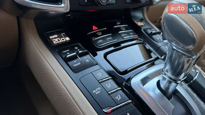 Внедорожник / Кроссовер Porsche Cayenne 2014 в Луцке