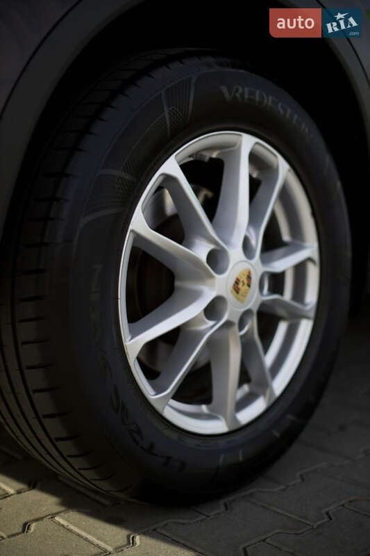 Позашляховик / Кросовер Porsche Cayenne 2015 в Києві