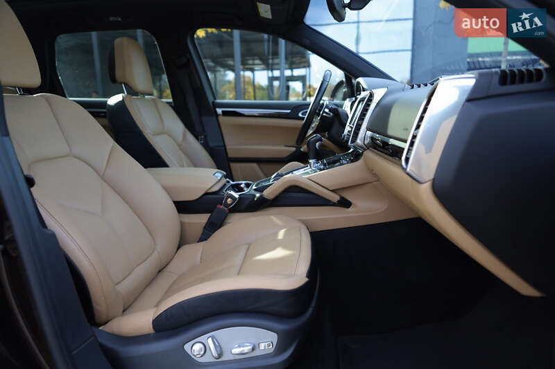 Позашляховик / Кросовер Porsche Cayenne 2015 в Києві