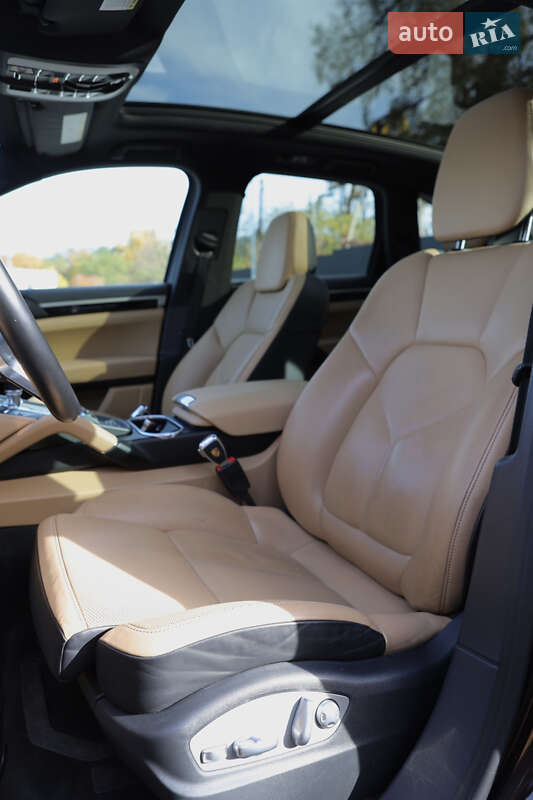 Позашляховик / Кросовер Porsche Cayenne 2015 в Києві